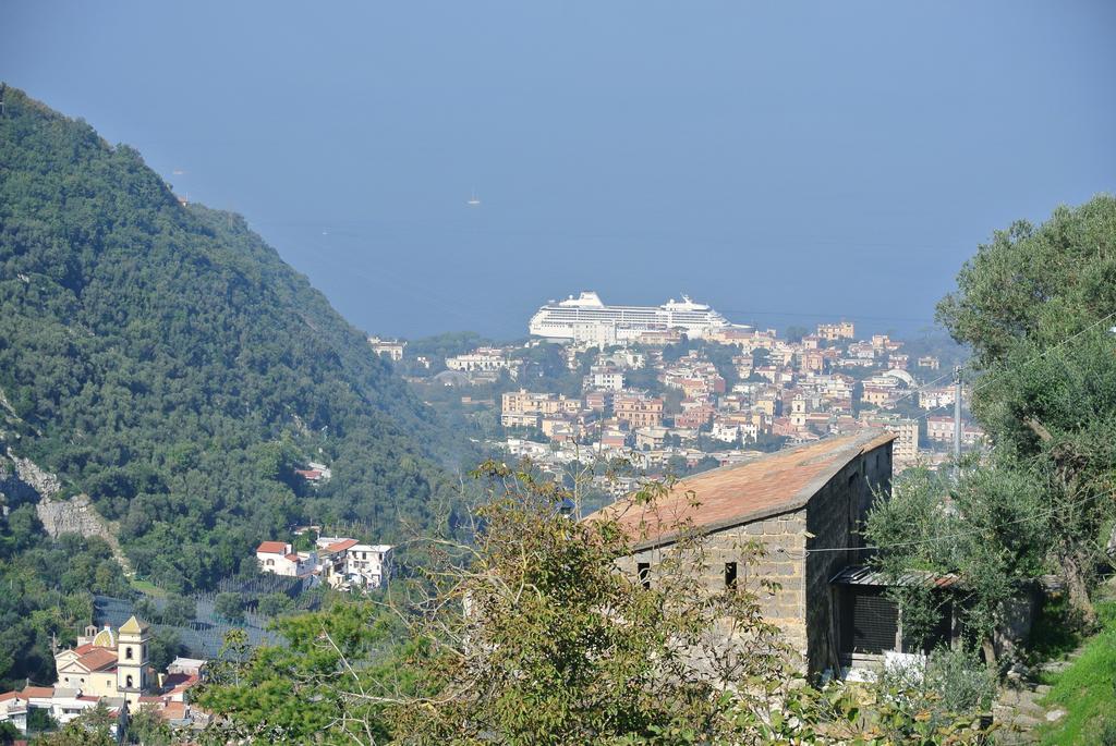 Casa Vacanze Villa San Francesco Sant'Angelo  ภายนอก รูปภาพ
